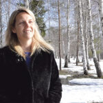 Salantų miesto seniūnė Jolanta Ažondenienė kviečia gyventojus prisidėti prie iniciatyvos ir kovo 16 d. Atgimimo ąžuolyne paukščiams iškelti inkilus. Dariaus Šypalio nuotr.